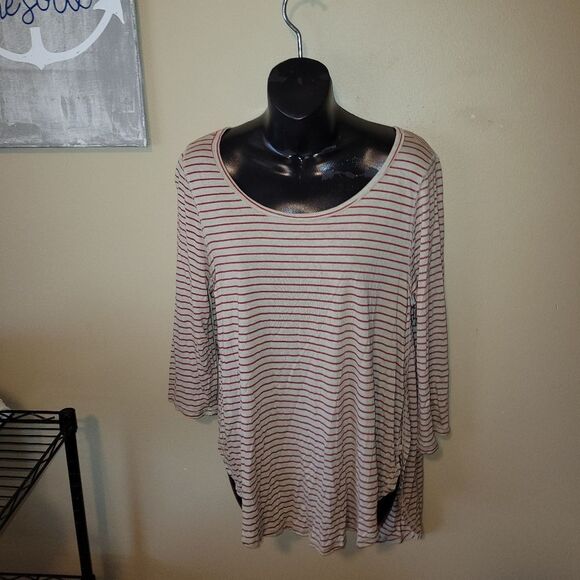 We The Free Womens T-Shirt Beige Red Stripe 3/4 Sleeve Scoop Neck Hi Lo Hem Med - Picture 3 of 16